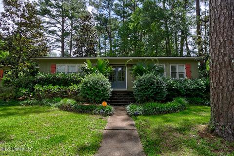 4142 Woodvale St, Jackson, MS 39211 photo 1
