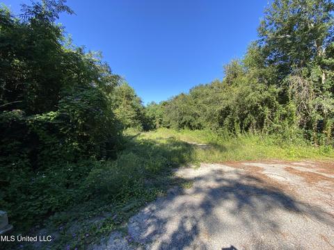 317 Silver Ridge Ave, Gulfport, MS 39507