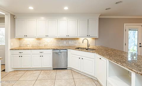 Kitchen - 1838 Aztec Dr, Jackson, MS 39211 photo 3 of 4