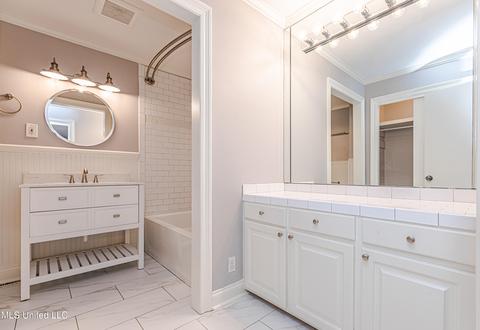 Bath - 1838 Aztec Dr, Jackson, MS 39211 photo 6 of 8