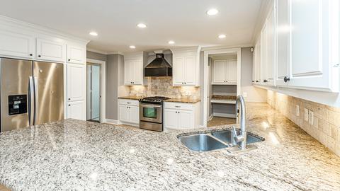 Kitchen - 1838 Aztec Dr, Jackson, MS 39211 photo 2 of 4