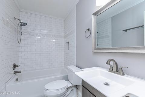 Bath - 1838 Aztec Dr, Jackson, MS 39211 photo 1 of 8