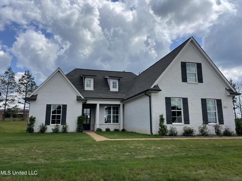107 Garrett Dr, Batesville, MS 38606