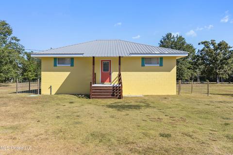 2064 Mole Dr, Bay Saint Louis, MS 39520
