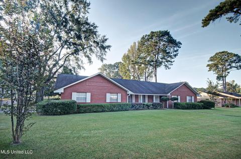 1911 Lake Trace Dr, Jackson, MS 39211 photo 2