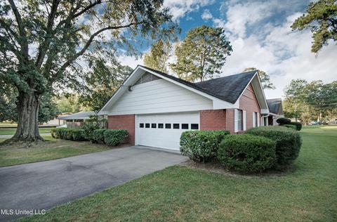 1911 Lake Trace Dr, Jackson, MS 39211 photo 3