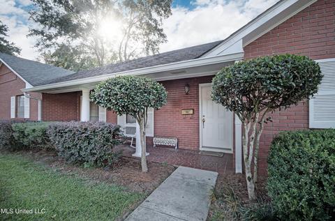 1911 Lake Trace Dr, Jackson, MS 39211 photo 4