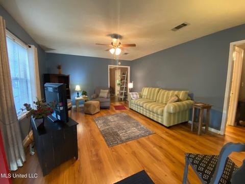 150 Rolling Hills Blvd, Florence, MS 39073 photo 5
