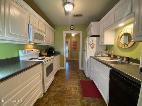 150 Rolling Hills Blvd, Florence, MS 39073 photo 8