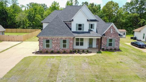 4039 Bakersfield Dr, Nesbit, MS 38651