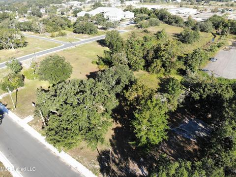 216 E 3rd St, Biloxi, MS 39530 photo 1