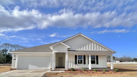 130 Magnolia Farms Dr, Lucedale, MS 39452