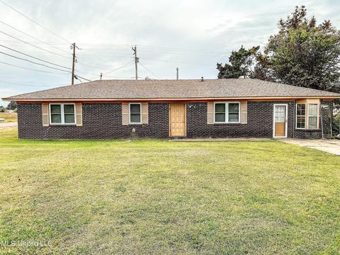 101 Piper St, Belzoni, MS 39038