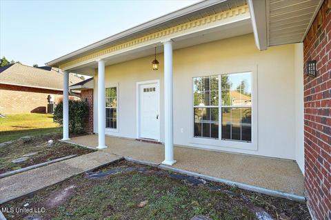 569 Eaglewood Dr, Florence, MS 39073 photo 2