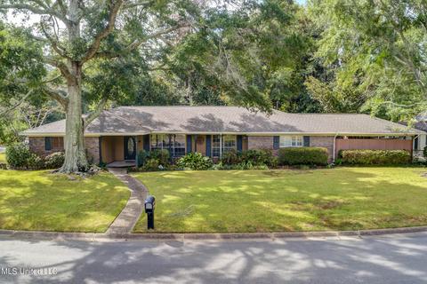 2256 Baywood Dr, Biloxi, MS 39532