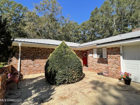 907 W Bond Ave, Wiggins, MS 39577 photo 7