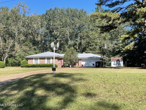 907 W Bond Ave, Wiggins, MS 39577 photo 1