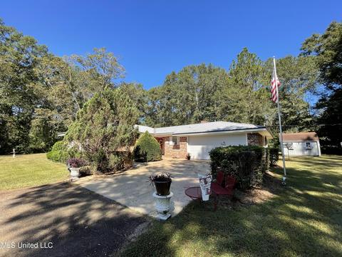 907 W Bond Ave, Wiggins, MS 39577 photo 6