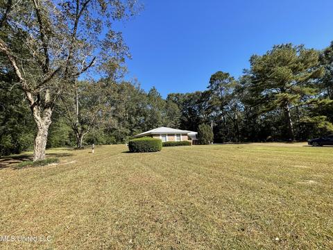907 W Bond Ave, Wiggins, MS 39577 photo 5