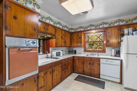 241 Chippewa Cir, Jackson, MS 39211 photo 19