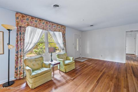 241 Chippewa Cir, Jackson, MS 39211 photo 4