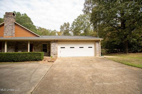 604 S Springlake Cir, Terry, MS 39170 photo 3