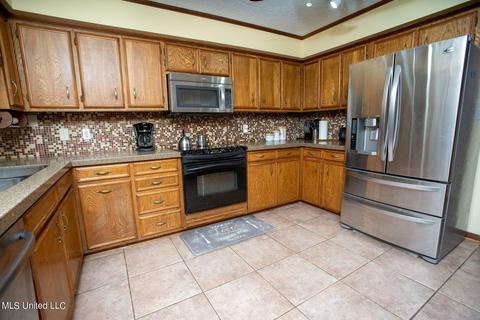 604 S Springlake Cir, Terry, MS 39170 photo 9