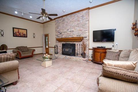 604 S Springlake Cir, Terry, MS 39170 photo 4