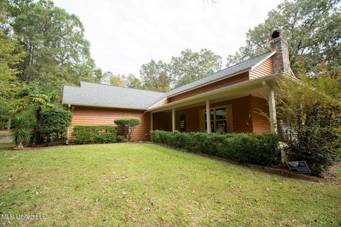 604 S Springlake Cir, Terry, MS 39170 photo 1