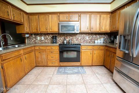 604 S Springlake Cir, Terry, MS 39170 photo 7