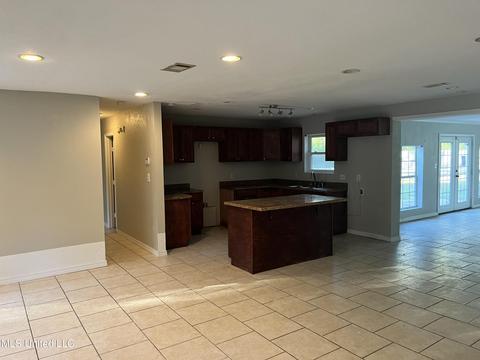 4513 Burns St, Moss Point, MS 39563 photo 4