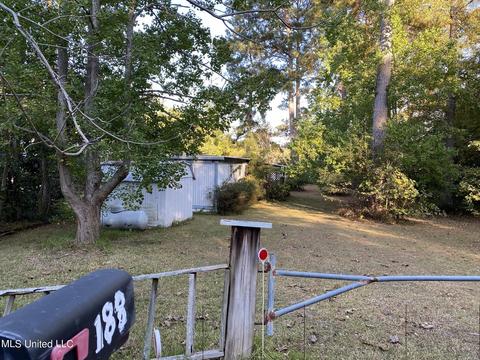 188 Lakeshore Dr Rd, Pelahatchie, MS 39145