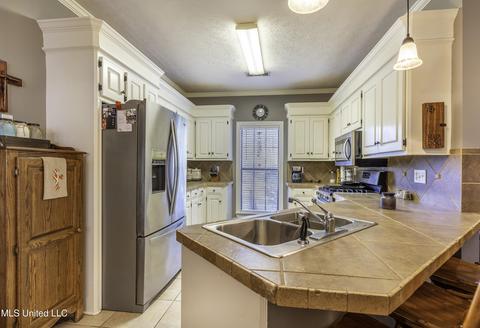 100 Pine Creek Cv, Terry, MS 39170 photo 4