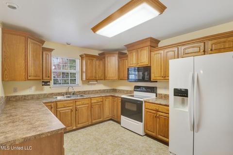 24 S Pecan, Mchenry, MS 39561 photo 6