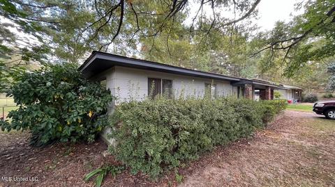413 Wayne St, Clinton, MS 39056 photo 2