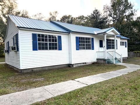 4813 Griffin St, Moss Point, MS 39563 photo 2