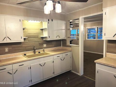 4813 Griffin St, Moss Point, MS 39563 photo 5