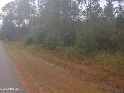 43 E Tate St, Bay Saint Louis, MS 39520
