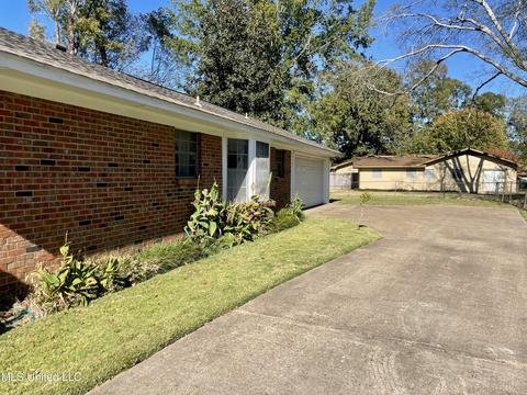 130 Newburg Pl, Jackson, MS 39206 photo 3