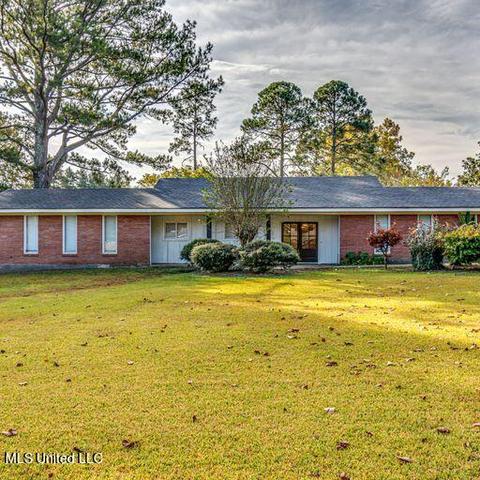 605 Cedar St, Canton, MS 39046 photo 1