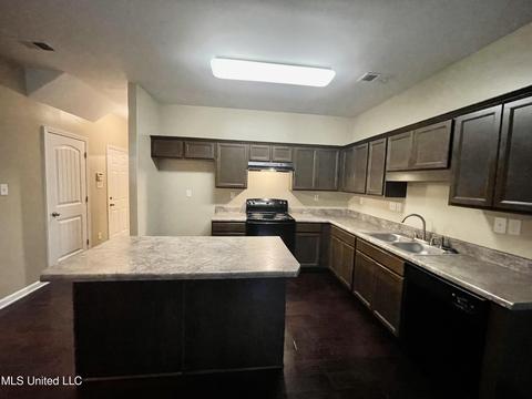 10886 Blake Cir, Olive Branch, MS 38654 photo 6