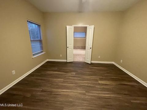 10886 Blake Cir, Olive Branch, MS 38654 photo 9