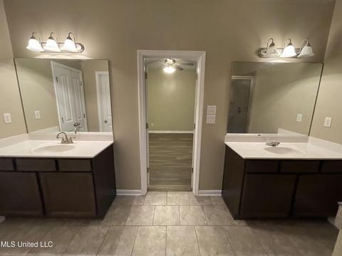 10886 Blake Cir, Olive Branch, MS 38654 photo 14