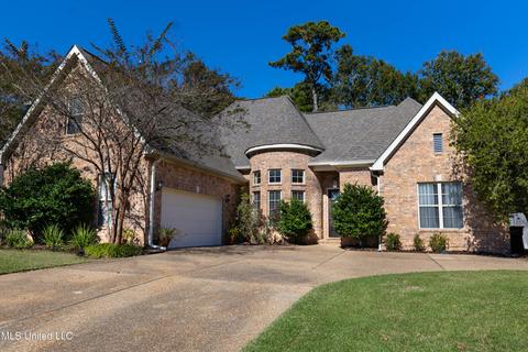 2121 Whitney Oaks Dr, Ocean Springs, MS 39564