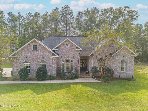 1344 Fairway Dr, Wiggins, MS 39577 photo 1