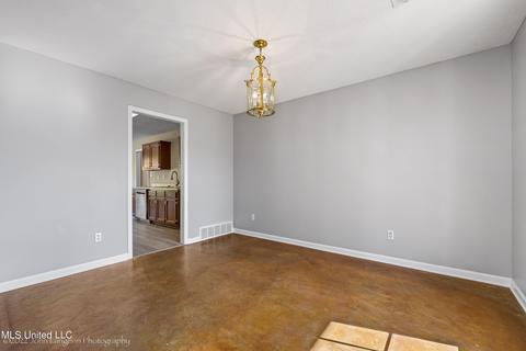 125 Moore Loop, Byhalia, MS 38611 photo 4