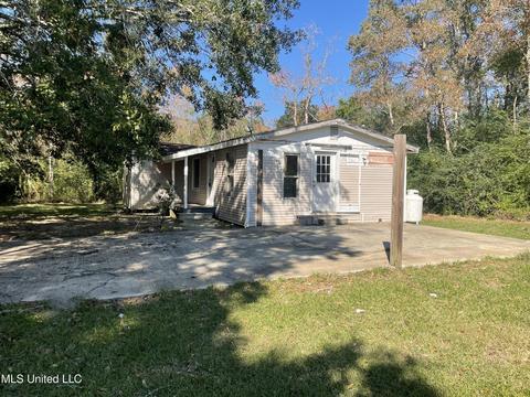 7952 Aster St, Moss Point, MS 39562 photo 2