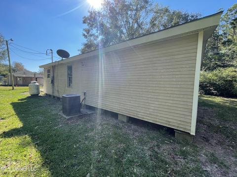 7952 Aster St, Moss Point, MS 39562 photo 5