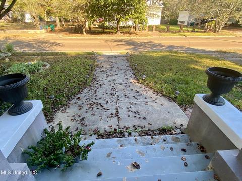 312 E Center St, Canton, MS 39046 photo 7