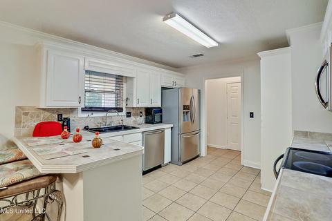 335 Greystone Pointe, Terry, MS 39170 photo 9